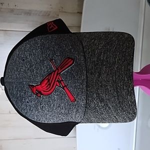 Cardinals Baseball Cap in gray, black & red 39Thirty